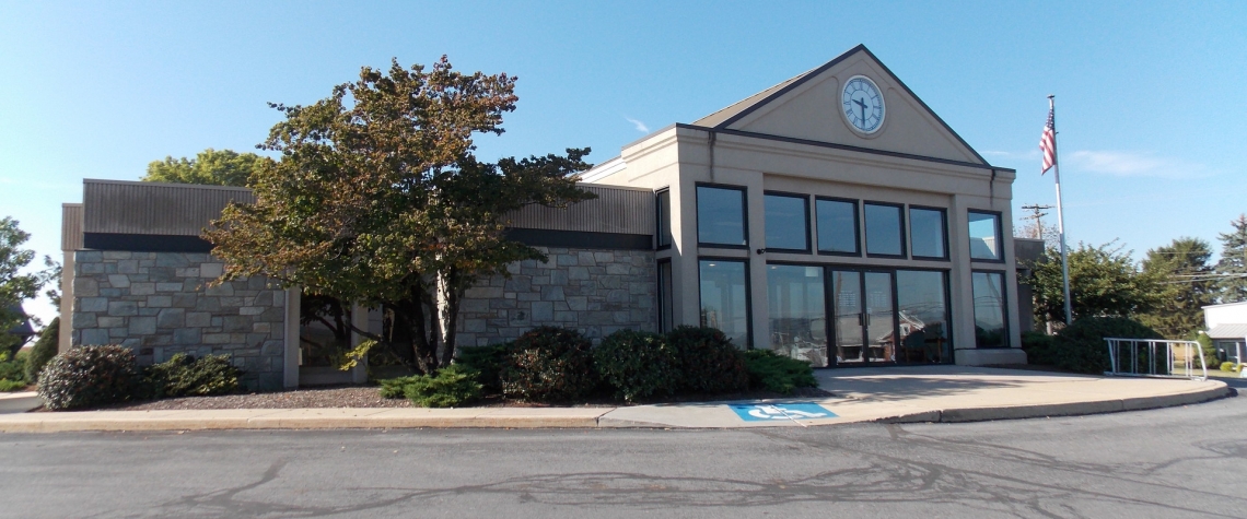 Exterior image of the Ephrata National Bank in the Hinkletown PA location