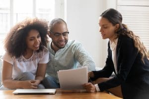 Couple discusses Mortgage Contract